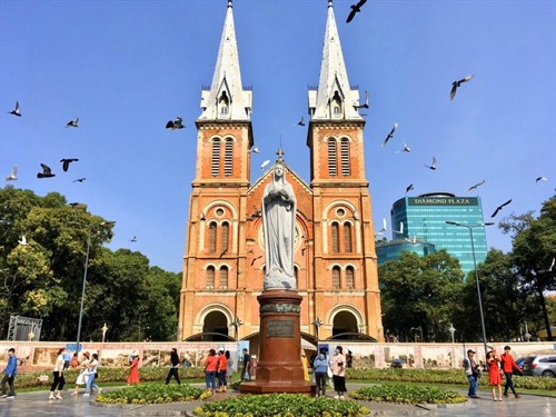 Thuê xe Mũi Né (phan thiết) đi Sài Gòn